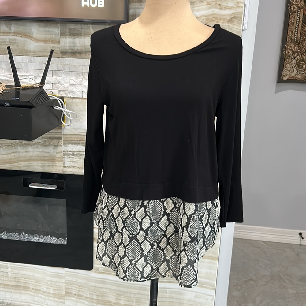 MICHAEL Michael Kors Black Snake Print Top. Size S (323)